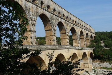 Saint Remy, Les Baux and Pont du Gard Small Group Day Trip