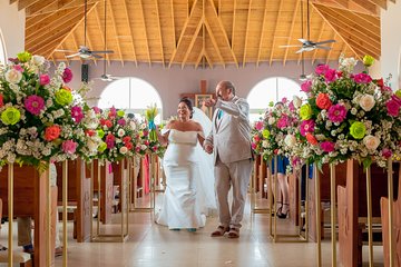 Destination Wedding on Roatan's award winning beach