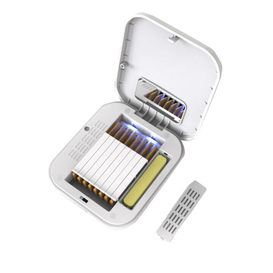 Saxophone Clarinet Reed Case 8PCS with UV Lamp Sterilization Multi-Instrument Sax Reed Storage Box