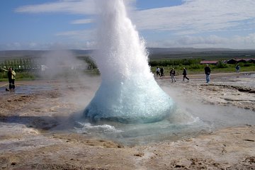 Private Tour: Golden Circle Tour by Luxury SUV from Reykjavik