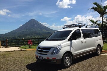 Private Transfer from La Fortuna/Arenal to San Jose Airport up to 6 people