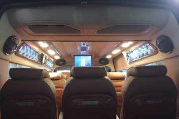 Bus Dcar Limousine 9 seats from Hue to Da Nang, Vietnam