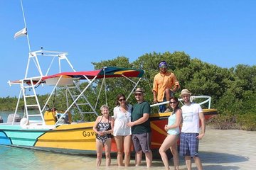Relaxing tour to Cabo Catoche with fishing and snorkeling on a shared boat