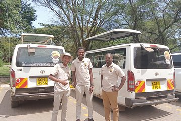 4*4 Safari Van with Pop Up Roof Top - in Nairobi
