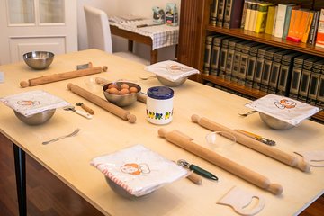 Private pasta-making class at a local's home with tasting in Siena
