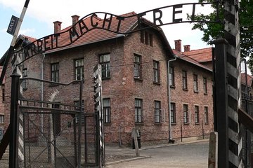 Auschwitz-Birkenau tour from Warszawa with private driver