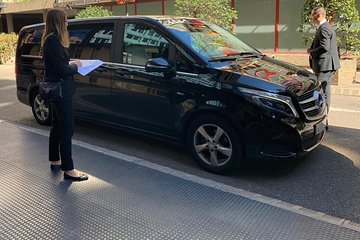 Private Departure Transfer: Central London to Luton Airport in a Luxury Van