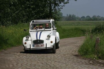 Discover the Flemish Ardennes on a nostalgic way with a Citroën 2CV