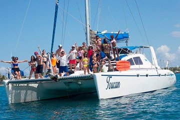 Sailing and Snorkeling Isla mujeres Tour in Catamaran & Beach club & Open bar