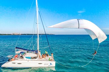 Amazing Party Catamaran & Snorkeling in Isla Mujeres, only adults experience.