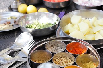 Private 3-Hour Cooking Lesson and Meal in a Local Home in Jaipur