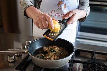 Private cooking class at a Cesarina's home with tasting in Lucca