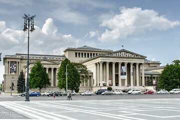 Discovering Budapest's hot pools and heroes: a self-guided audio tour