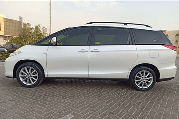 Mini Van Bus Rental Dubai 7 Seater Tourist Car