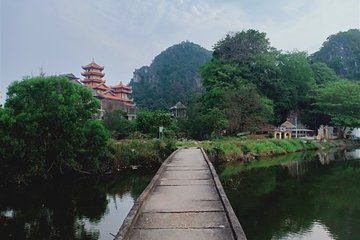 Marble mountains Vietnam, Mountain monkey, Hai Van pass