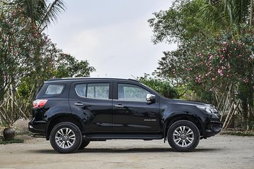 Private transfer between Van Don airport and Halong city/Tuan Chau island