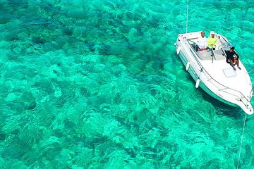 Roatan VIP Private Yacht Snorkeling Adventure