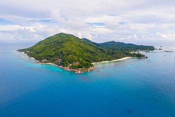 Private Full-Day boat tour of La Digue and snorkeling in Coco Island
