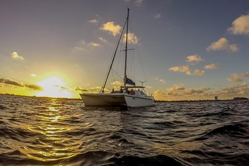Private Catamaran Amazing Sunset Tour to Isla Mujeres, Snorkeling, from Cancun