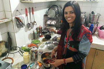 Private Market Tour & Vegetarian Cooking Class & Meal in a Local Jaipur Home