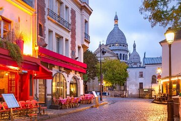 Private Walking Tour of Montmartre at Night