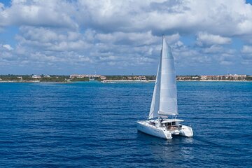 8-Hour Private 40' Catamaran 2-Stop Tour:Palancar Beach w/Food, Drinks & Snorkel