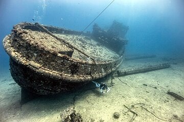 Certified Diver: 2-Tank Deep Wreck and Shallow Reef Dives off Oahu