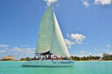 Catamaran Navigate Plus Isla Mujeres & Open Bar & Beach Club & Snorkeling