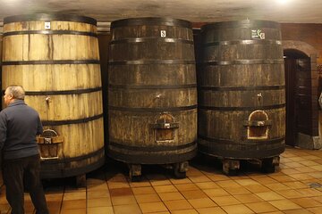 Half day lunch with visits to local wineries & cider houses