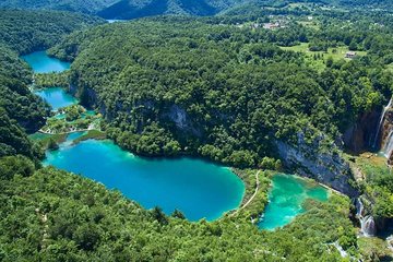 Transfer from Zagreb to Split with UNESCO Plitvice lakes stop