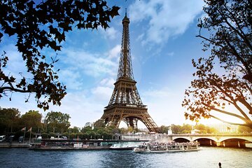 Paris Bateaux Parisiens Valentine's Day Cruise with Gift Box