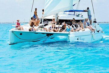 Special price! Catamaran to Isla Mujeres, party, buffet, open bar and snorkel