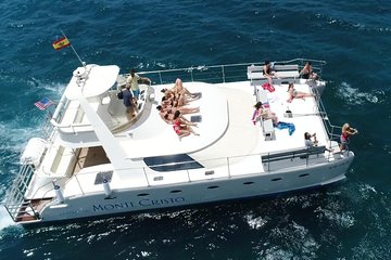 3 Hours Private Catamaran Charter with Transfer, Meal and Drinks and Snorkeling