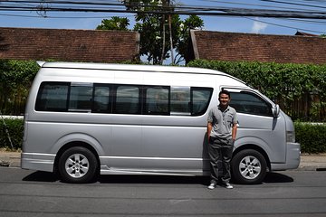 Private VIP Van rental with English speaking Tour Guide 8 hours in Chiang Mai