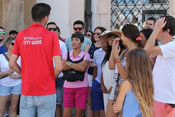 Montmartre District Walking Tour in Paris