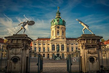 Berlin by Yourself with English Chauffeur by Luxury Van - 4 or 8 hrs disposal