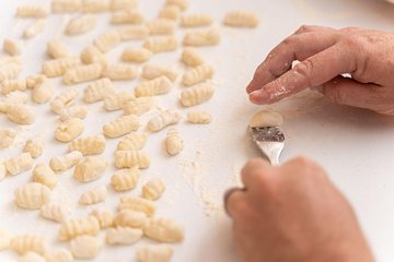 Private Pasta & Tiramisu Masterclass at a Cesarina's home with tasting in Rome