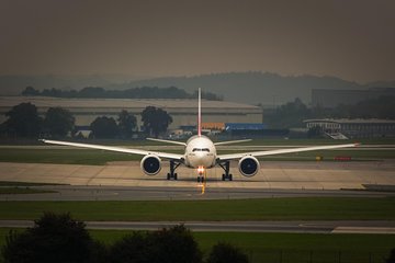 Private Transfer: Heathrow Airport to Gatwick Airport Arrival or Departure Transfer