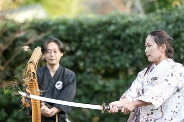 Japanese Sword Experience at a Temple in Kamakura