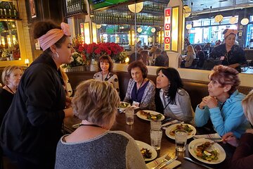 Las Vegas Strip Sightseeing and Foodie Tour at Night
