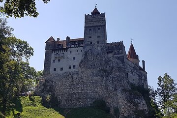 Visit Dracula Castle from Bucharest in 7 hours Private Tour Drop off to Airport