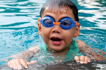 Aquatic class - swimming lessons with an instructor