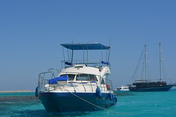 Private Boat snorkeling Sea Trip up-to 10 persons With Sea Food Lunch - Hurghada