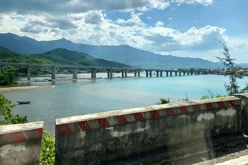 Private Day Trip to Visit MARBLE MOUNTAIN, LADY BUDDHA STATUE & HAI VAN PASS