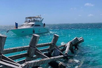 Private Yacht Tour with Snorkeling at Isla Mujeres
