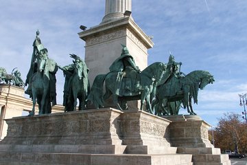 Best Historical Sights of Budapest Tour