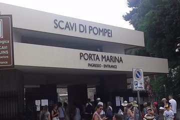 From Naples to Sorrento transfer included 2 hours Pompeii whit guide private