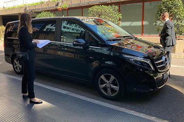 Private Arrival Transfer: London City Airport to Central London in a Luxury Van
