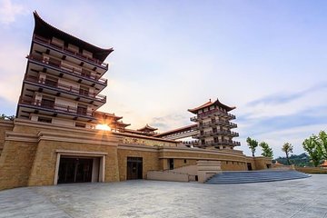 8-Day Premium Private Tour to Southern Taiwan, Sun Moon Lake and Alishan