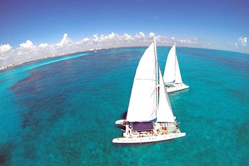 Catamaran Day Tour to Isla Mujeres with Snorkeling and Lunch